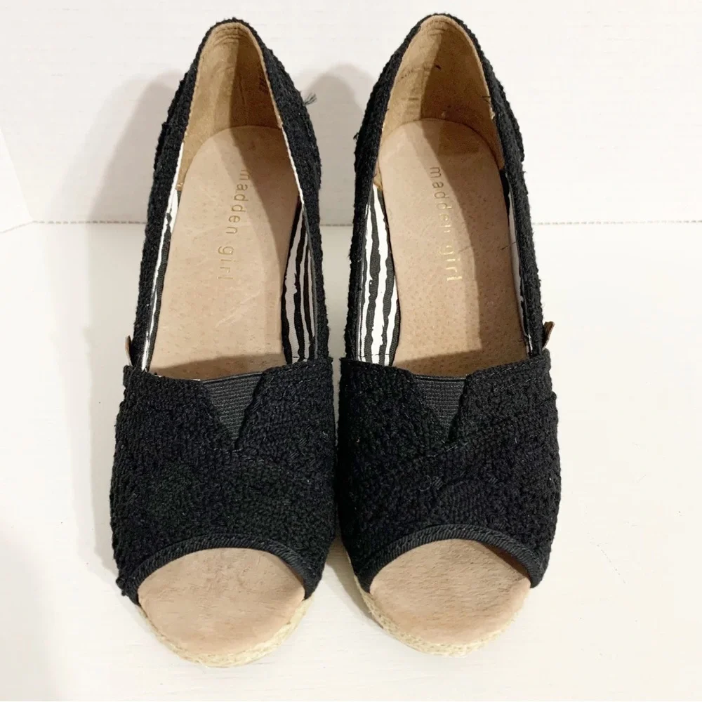 Madden Girl Tackle Crocheted Natural Fabric Jute Wedge Heel Open Toe Shoes Black